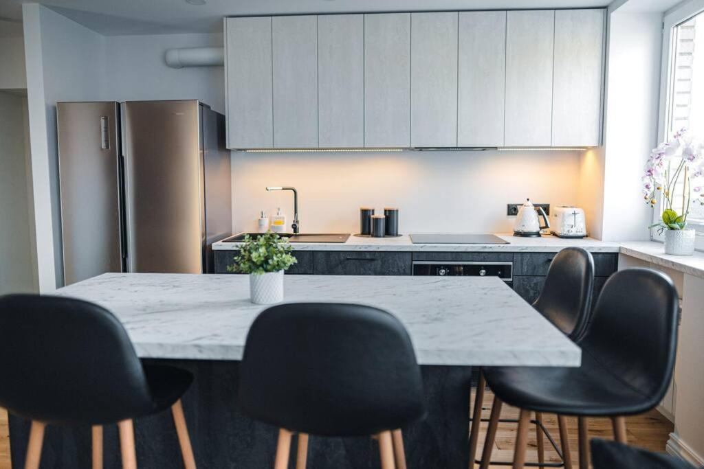 New Luxury 3Br Apartment In Old Town, Free Parking Haapsalu Kültér fotó