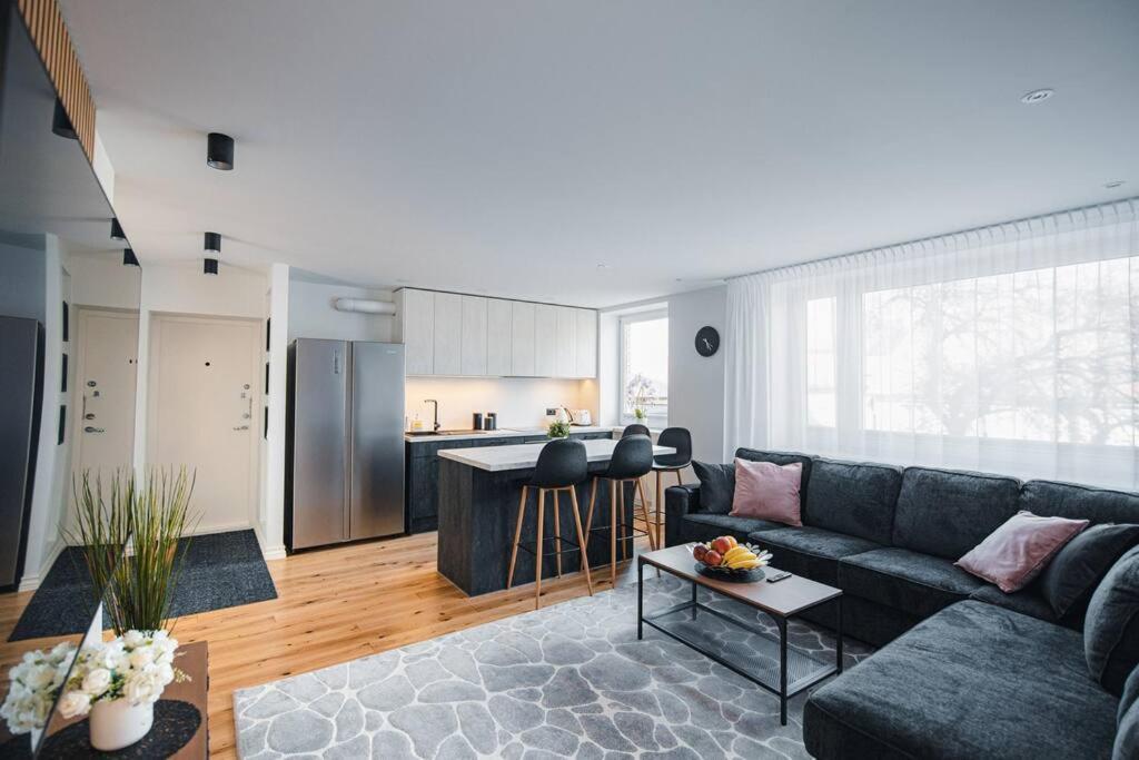 New Luxury 3Br Apartment In Old Town, Free Parking Haapsalu Kültér fotó