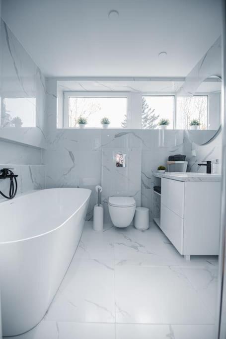 New Luxury 3Br Apartment In Old Town, Free Parking Haapsalu Kültér fotó
