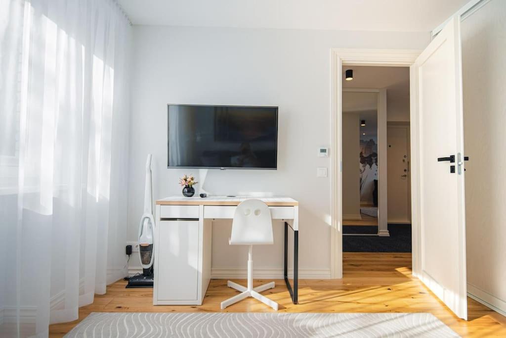 New Luxury 3Br Apartment In Old Town, Free Parking Haapsalu Kültér fotó