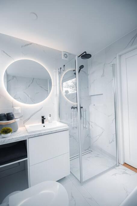 New Luxury 3Br Apartment In Old Town, Free Parking Haapsalu Kültér fotó
